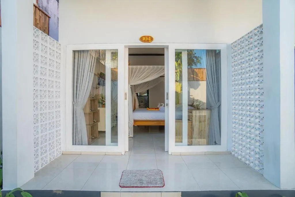 Suite Room In Front Of Pool Seminyak Indonesien